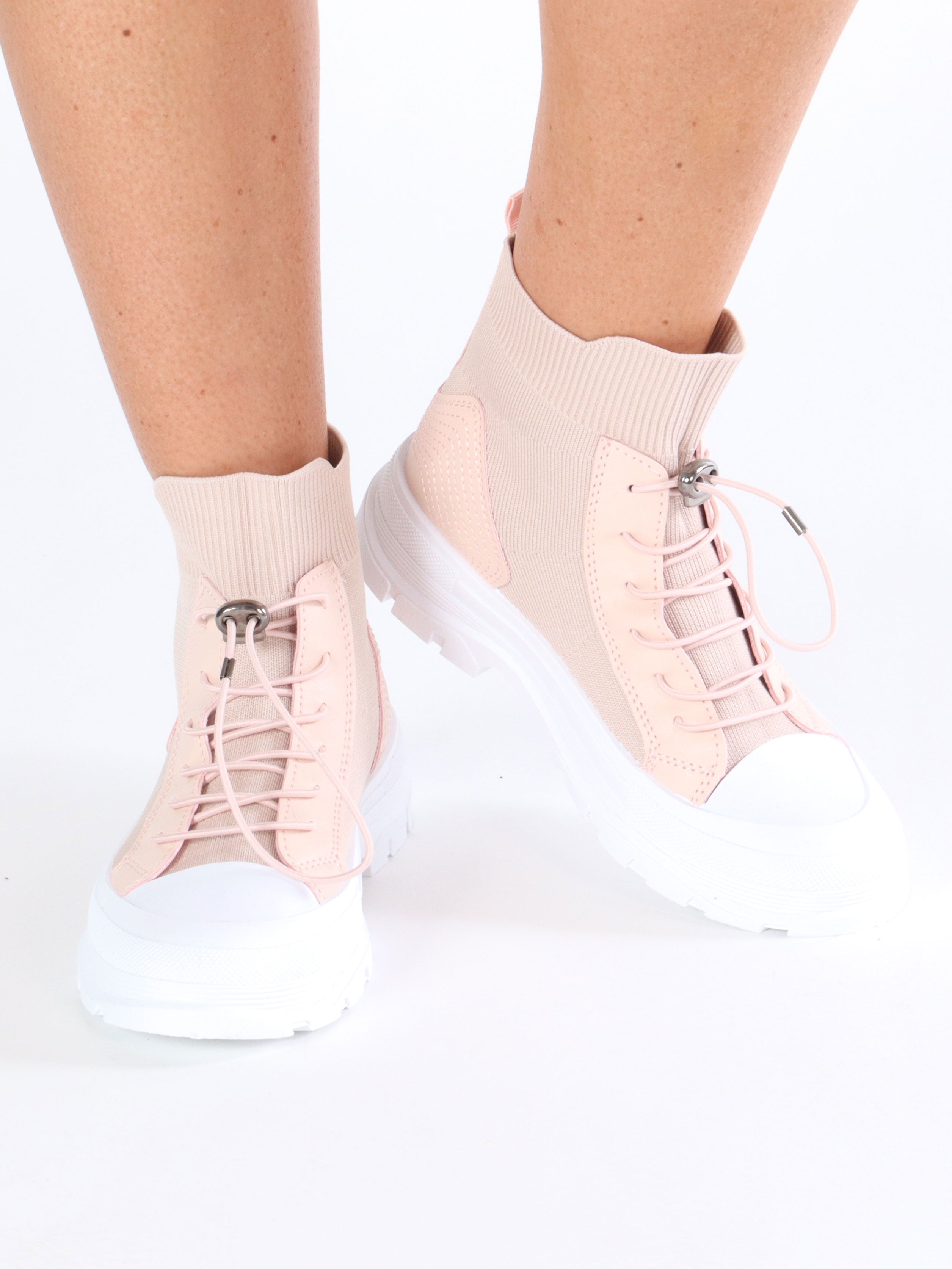 Darcy - Armégrön klänning med blomstermotiv i lagerform